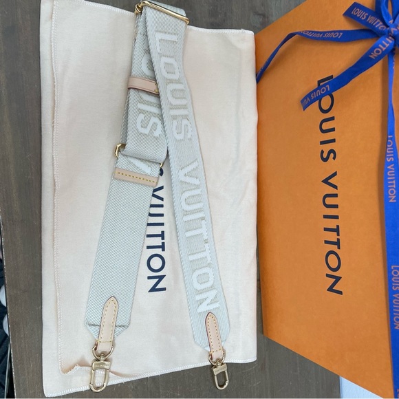 Louis Vuitton High Rise Bumbag - Picture 10 of 13